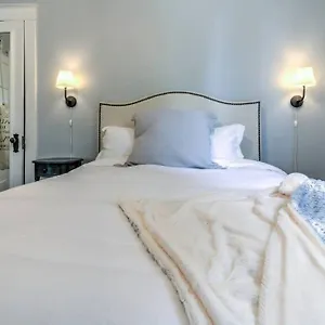 Apartment Elegant Colonial With Lovely Details And Character, Memphis
